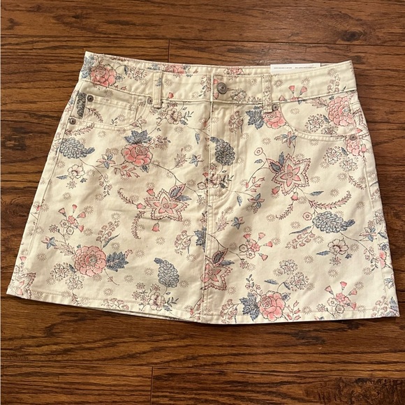Brand new with tags! ✨ Adorable American Eagle super high-rise A-line mini skirt - Picture 2 of 5